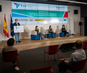 Imagen de la mesa principal durante la jornada de presentación del Programa TIF