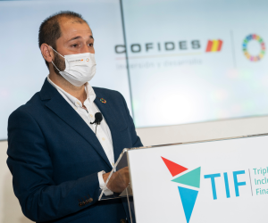 Imagen de José Carlos Villena, director adjunto del área de Alianzas para el Desarrollo de COFIDES, durante la presentación del Programa TIF